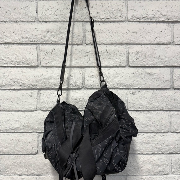 lululemon Gym to Win Duffel Bag - Picture 8 of 8